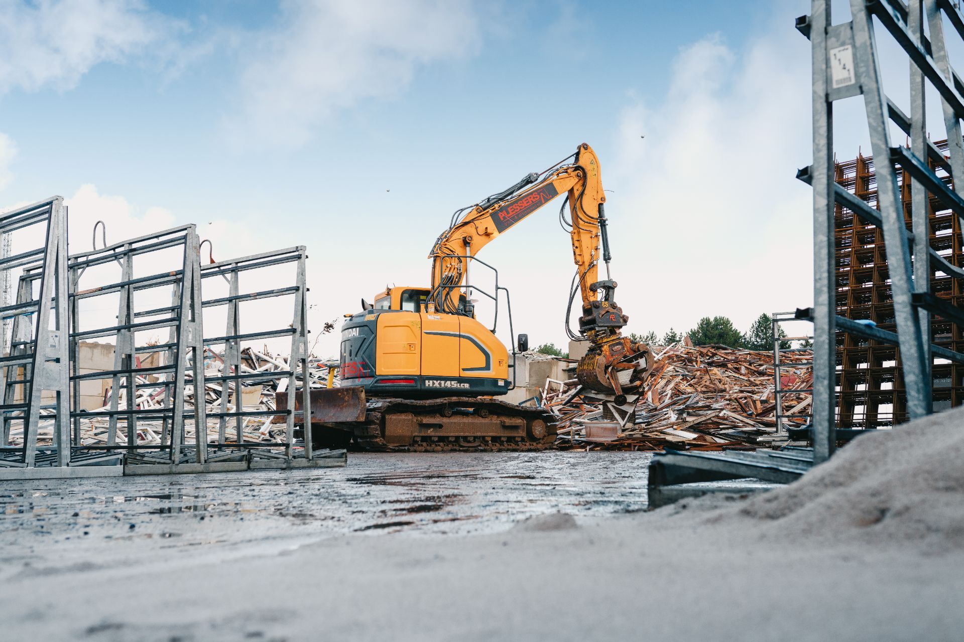 Vakmensen en een ruim machinepark